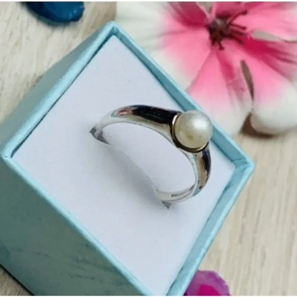 925 Sterling Silver Pearl Ring Size 8